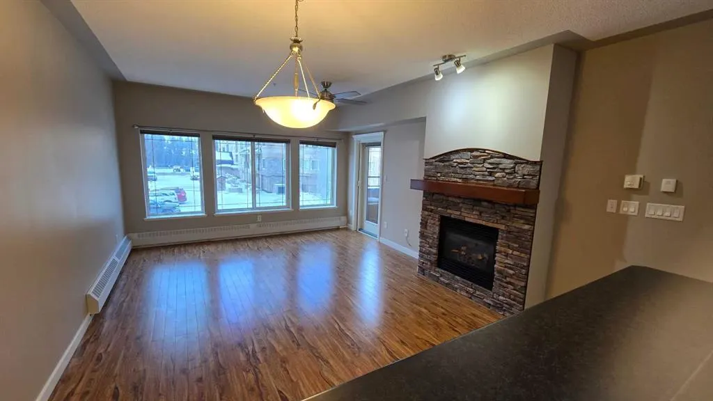 20 Discovery Ridge Close SW, #240