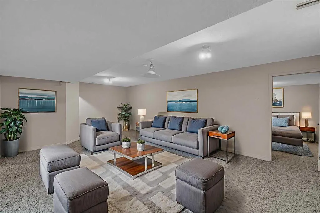880 Somerset Drive SW