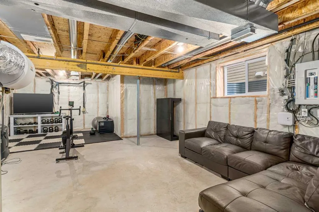 255 Silverado Range Close SW