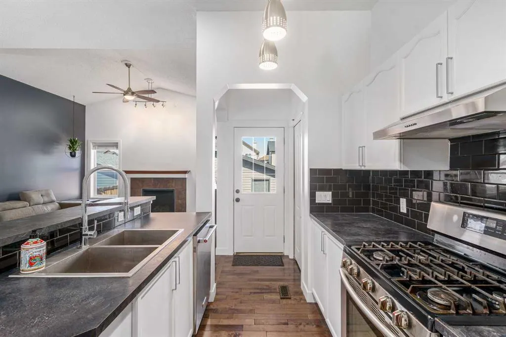 255 Silverado Range Close SW