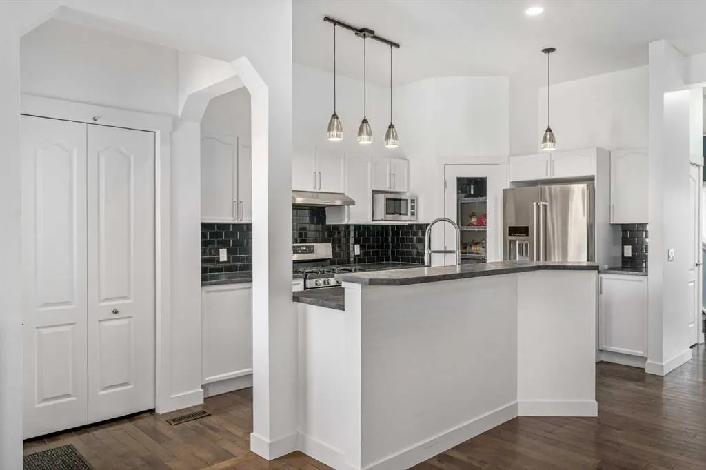 255 Silverado Range Close SW