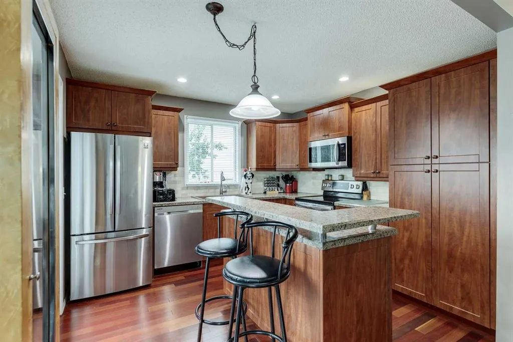 888 Riverbend Drive SE