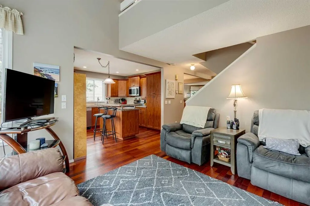 888 Riverbend Drive SE