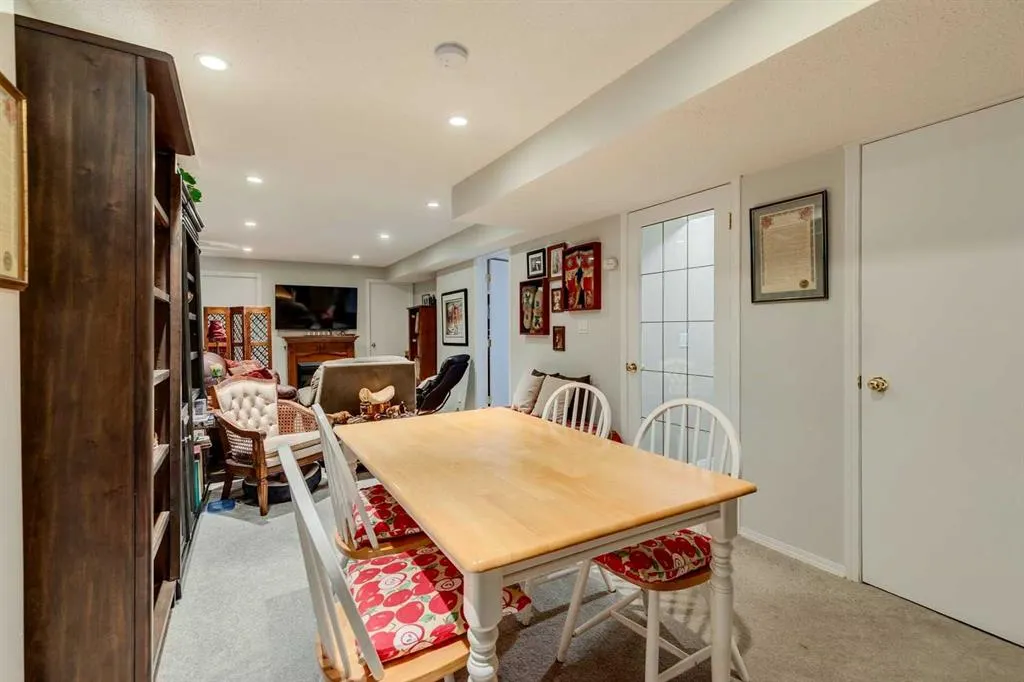 888 Riverbend Drive SE