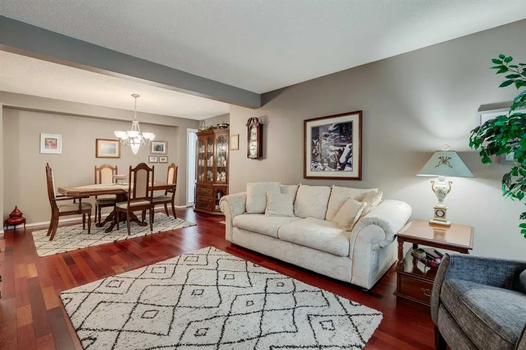 888 Riverbend Drive SE