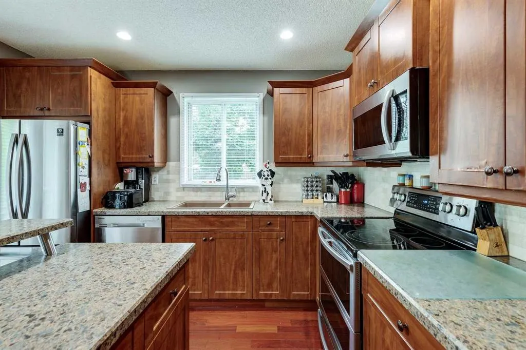 888 Riverbend Drive SE