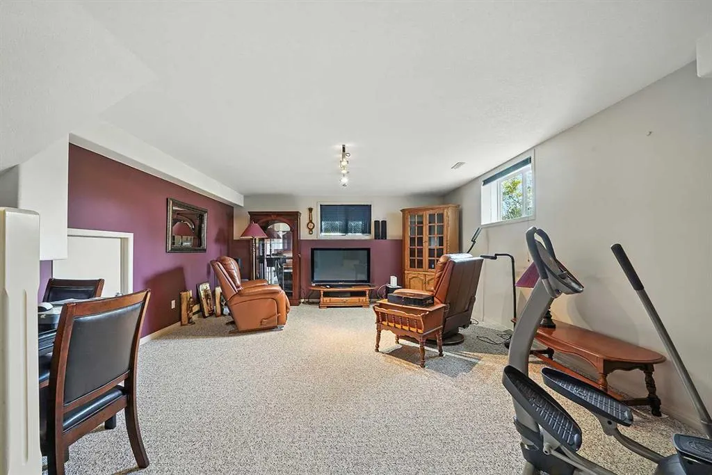 300 Lampard Crescent
