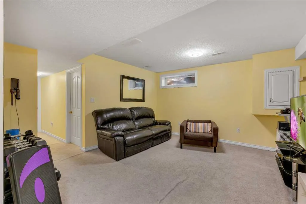 151 Tarington Green NE