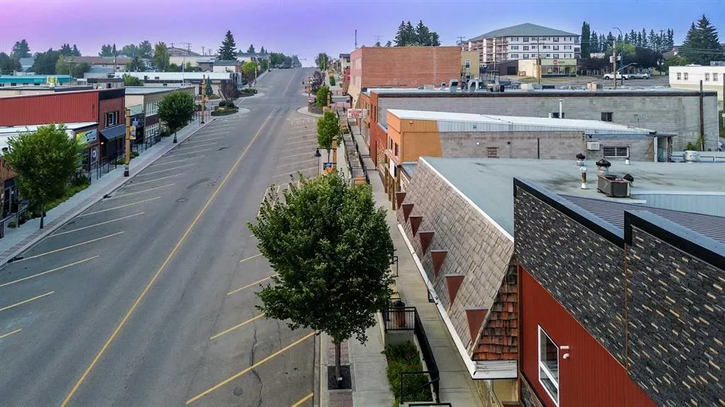 4909, 4911, 4913 50 Street