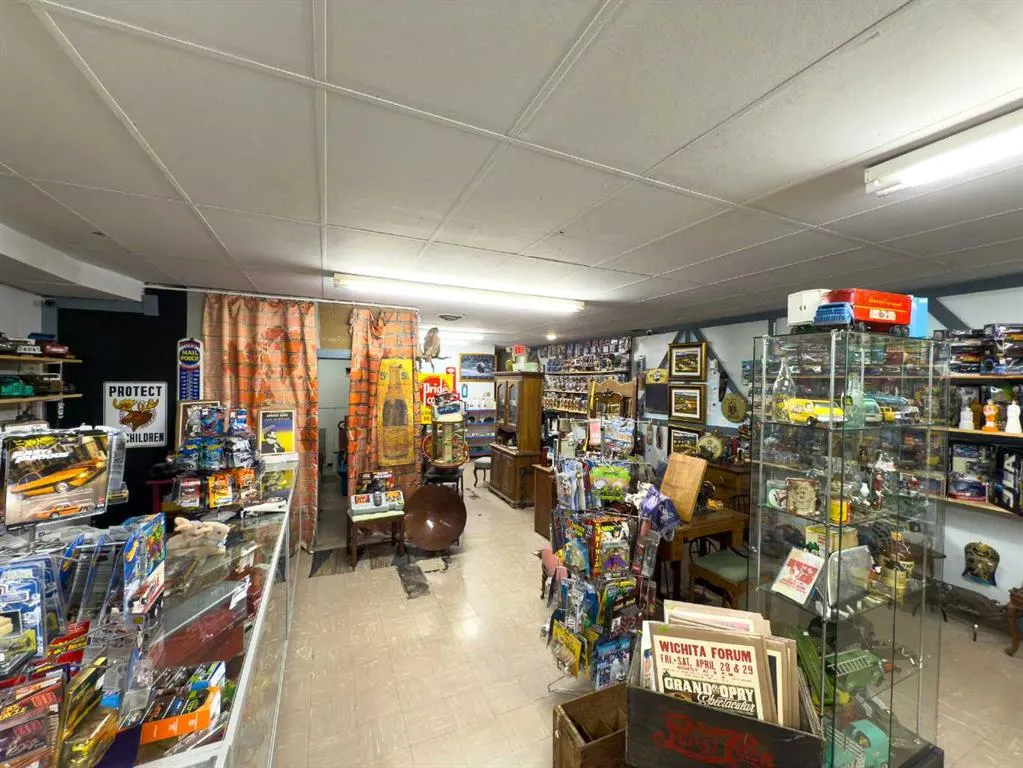 4909, 4911, 4913 50 Street