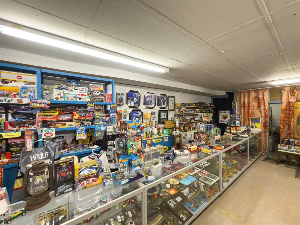 4909, 4911, 4913 50 Street