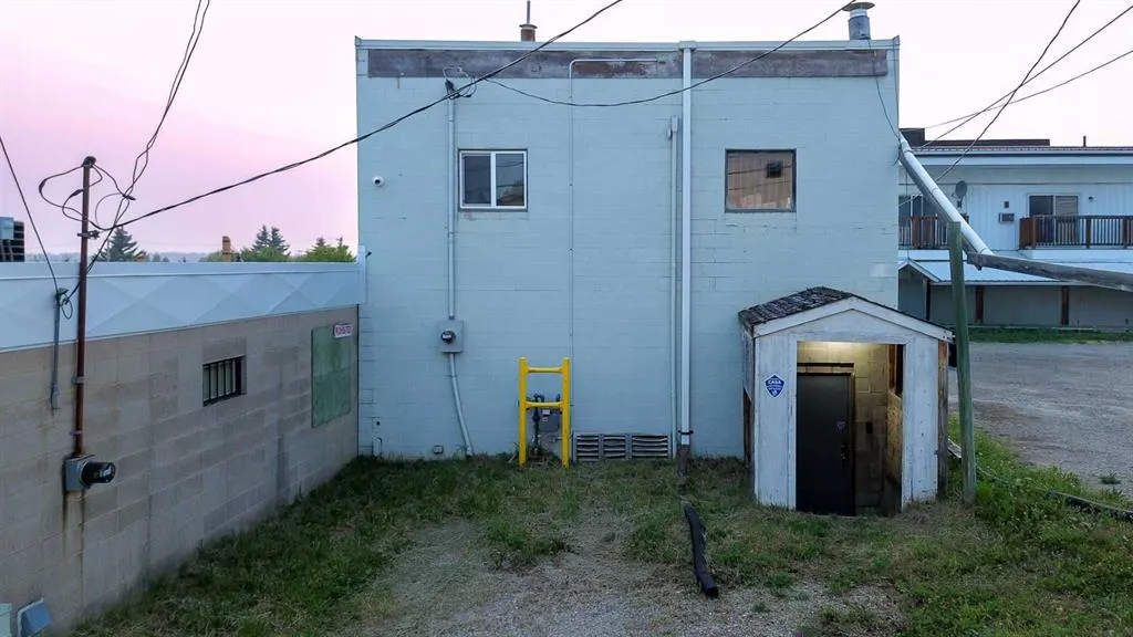 4909, 4911, 4913 50 Street