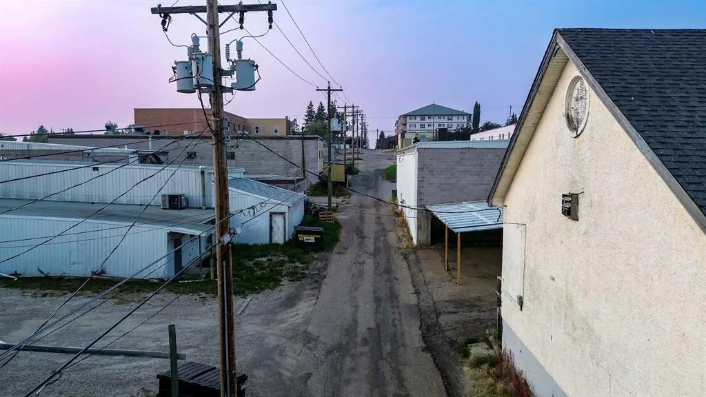 4909, 4911, 4913 50 Street
