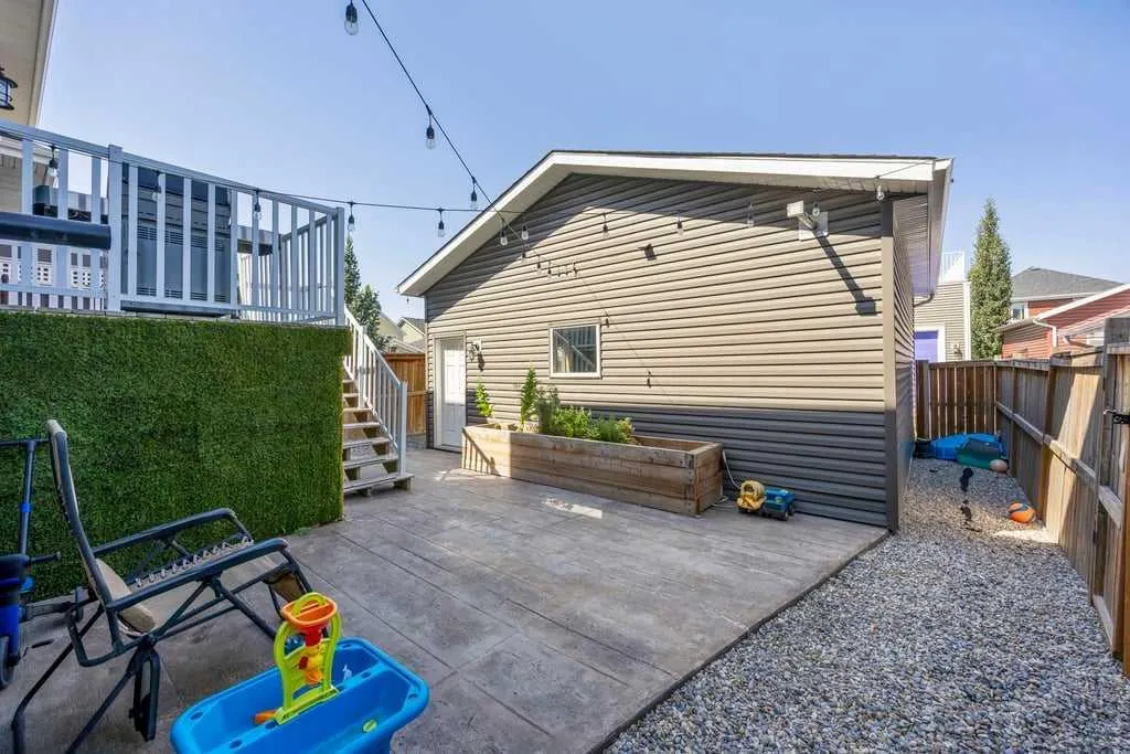 512 River Heights Green