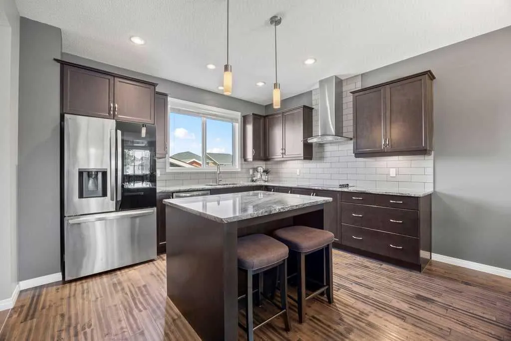 512 River Heights Green