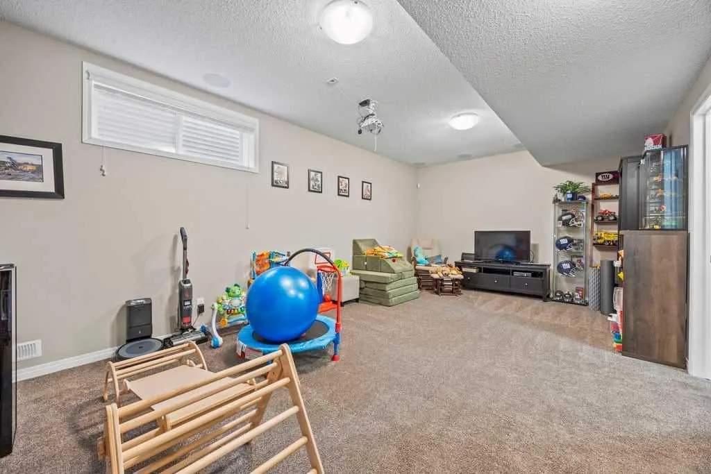 512 River Heights Green