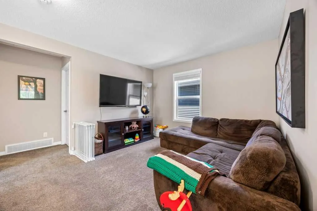 512 River Heights Green