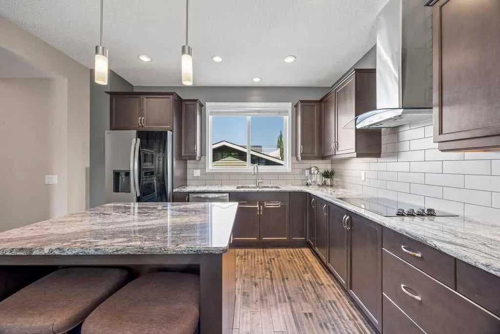 512 River Heights Green