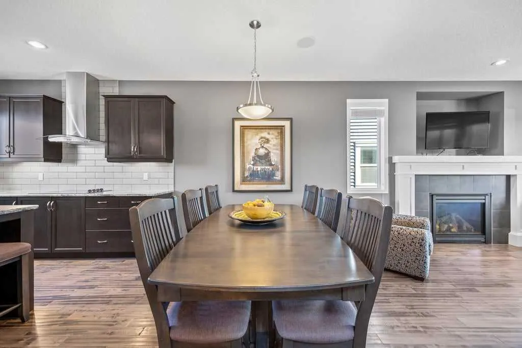 512 River Heights Green