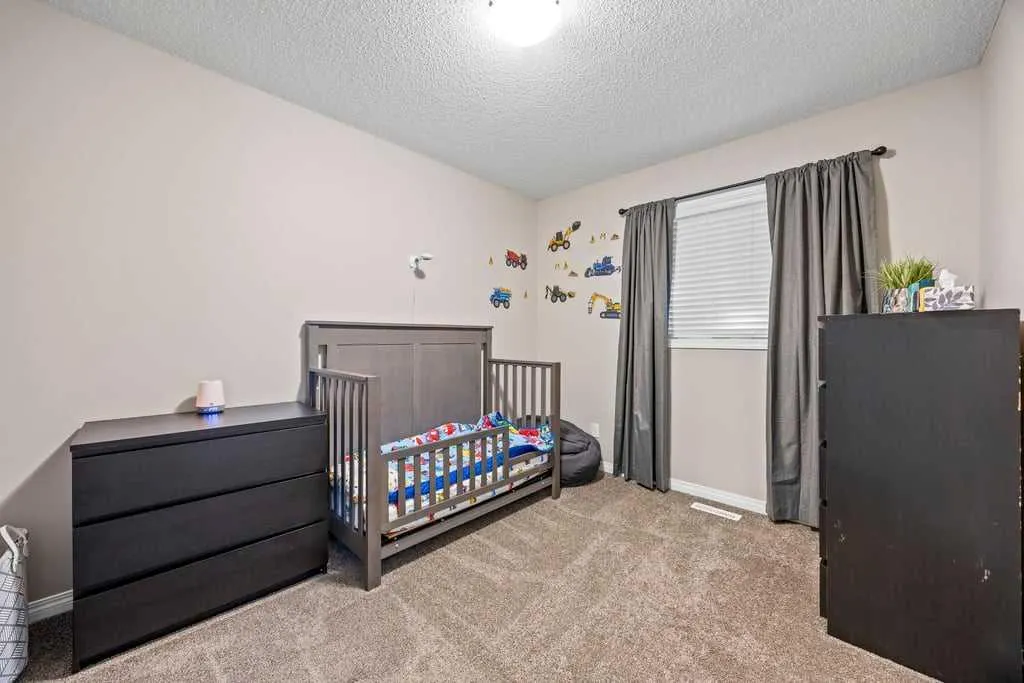 512 River Heights Green
