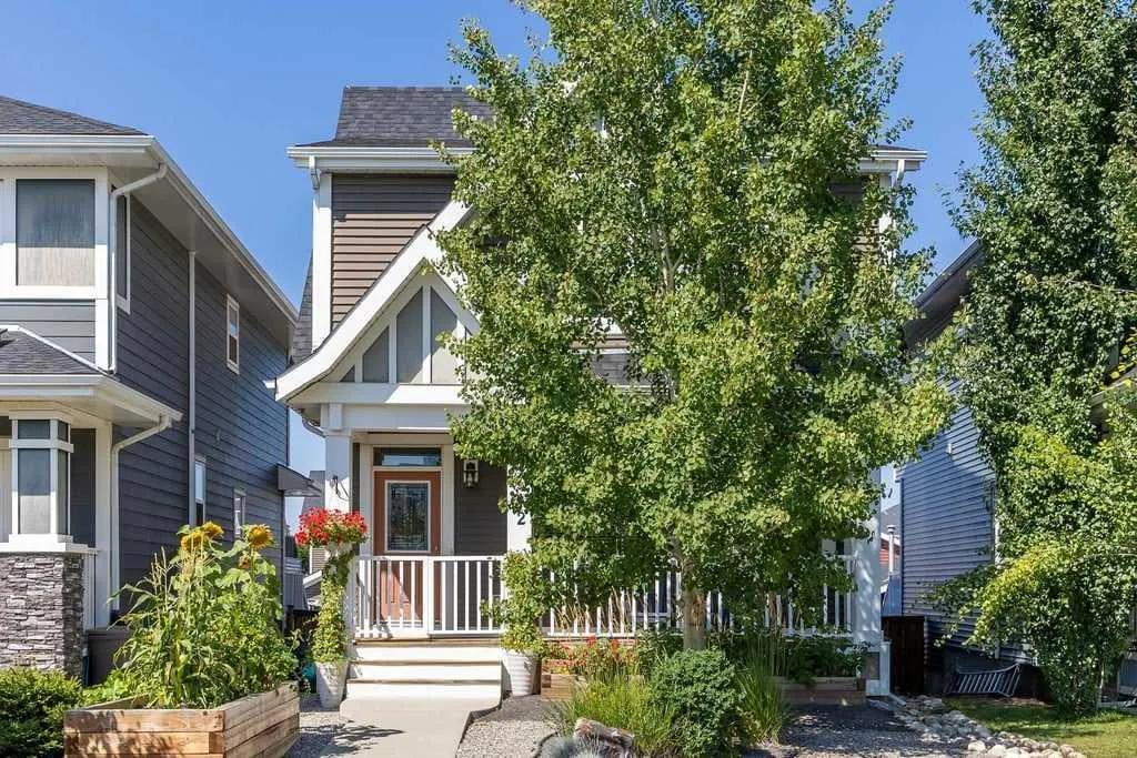 512 River Heights Green
