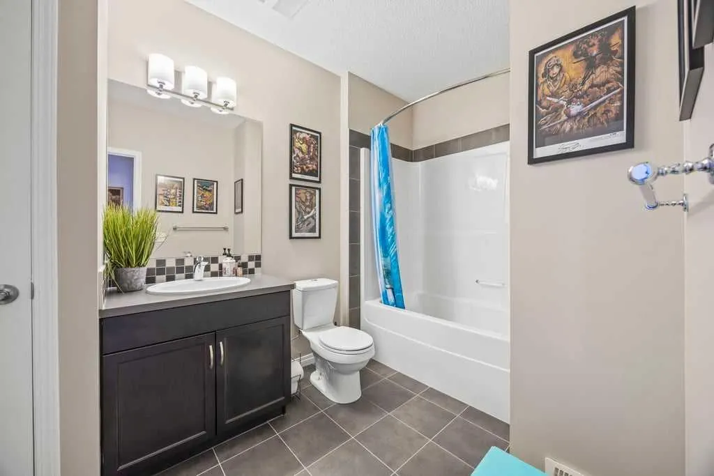 512 River Heights Green