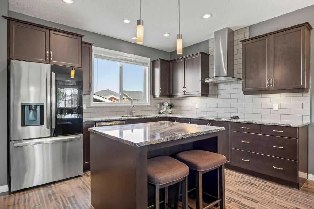 512 River Heights Green