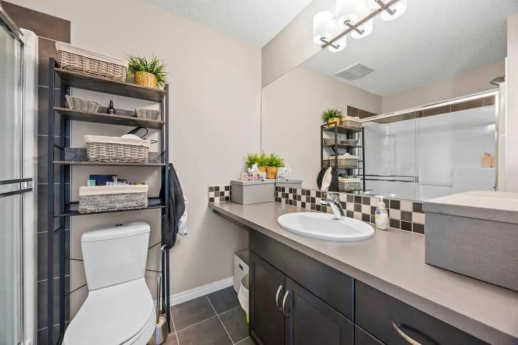 512 River Heights Green