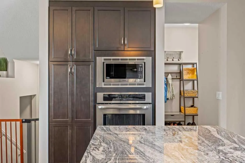 512 River Heights Green