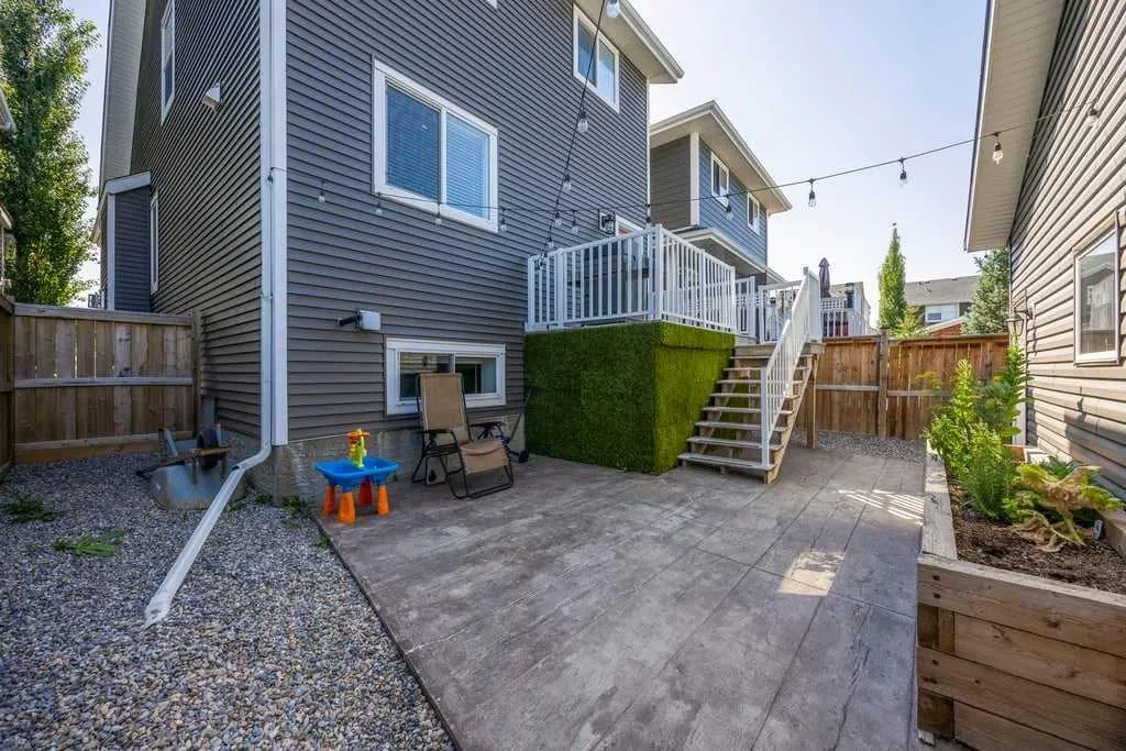 512 River Heights Green