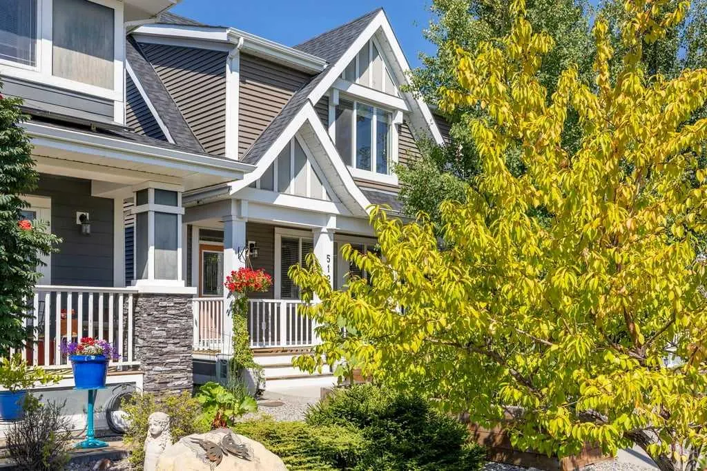 512 River Heights Green