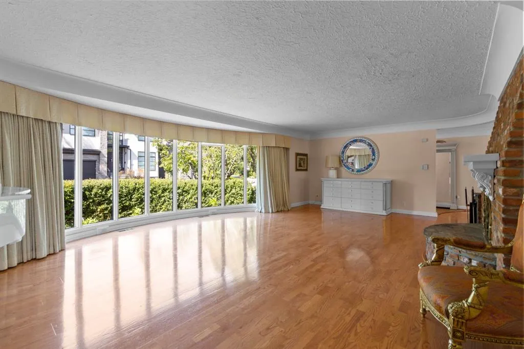 20 Windsor Crescent SW