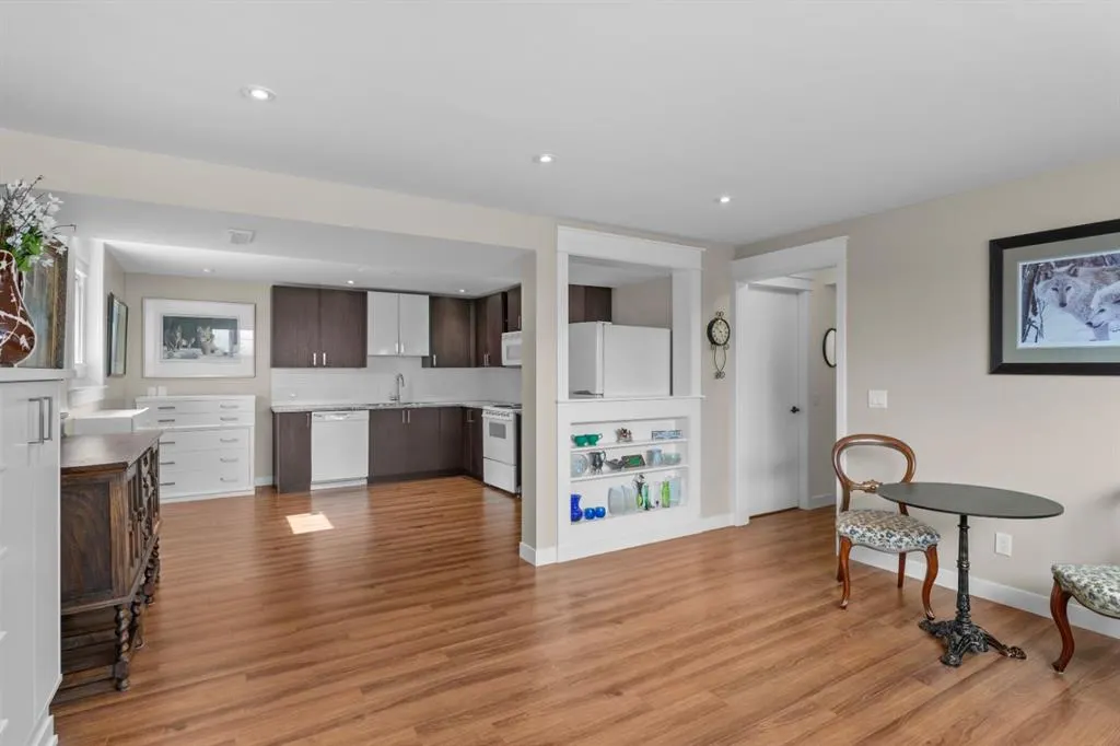 272 Deercliff Road SE