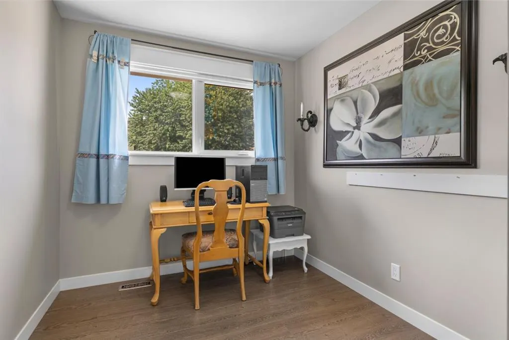 272 Deercliff Road SE