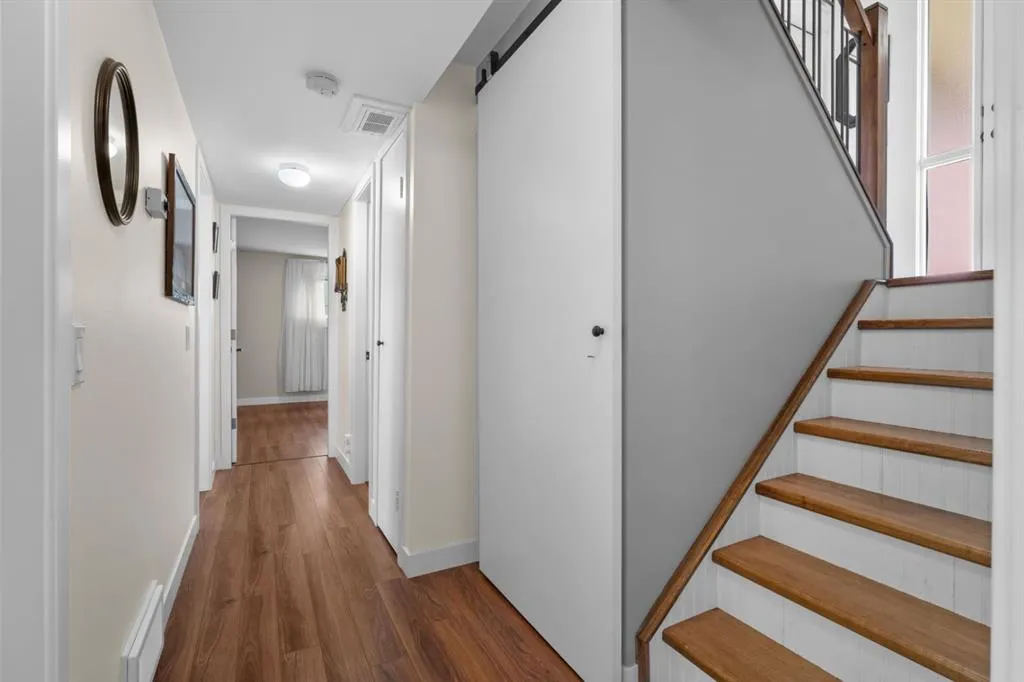 272 Deercliff Road SE