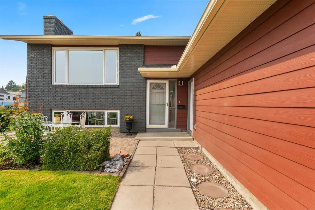 272 Deercliff Road SE