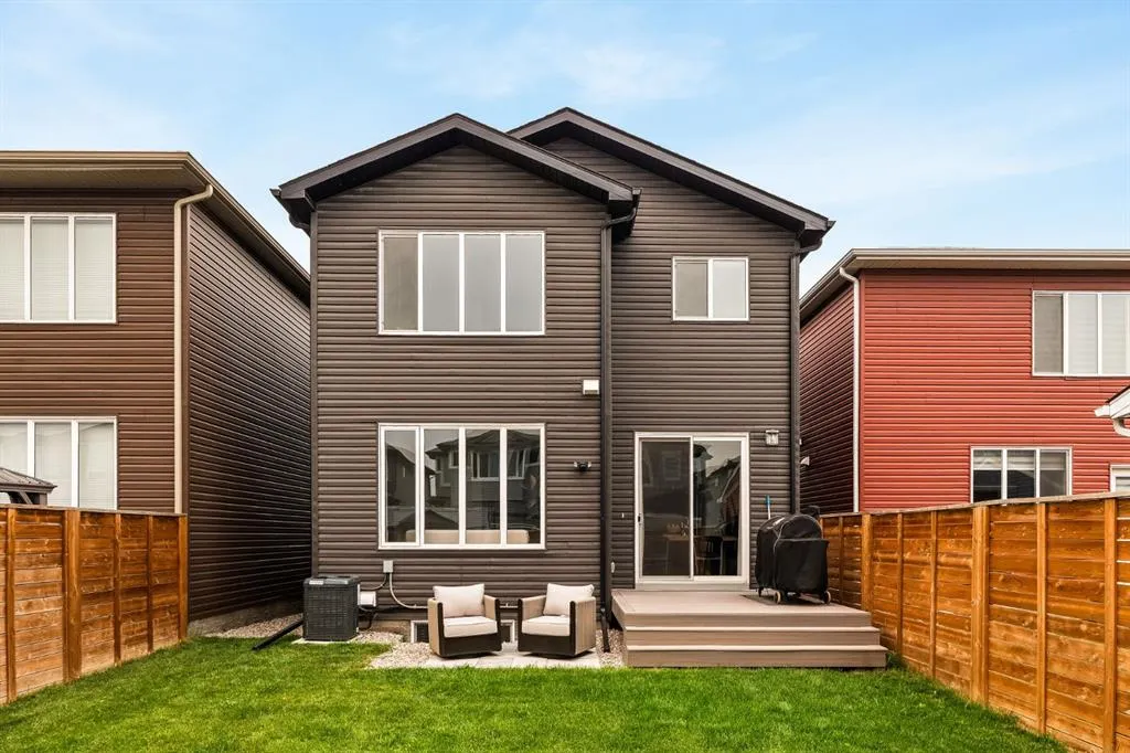 229 Walgrove Way SE