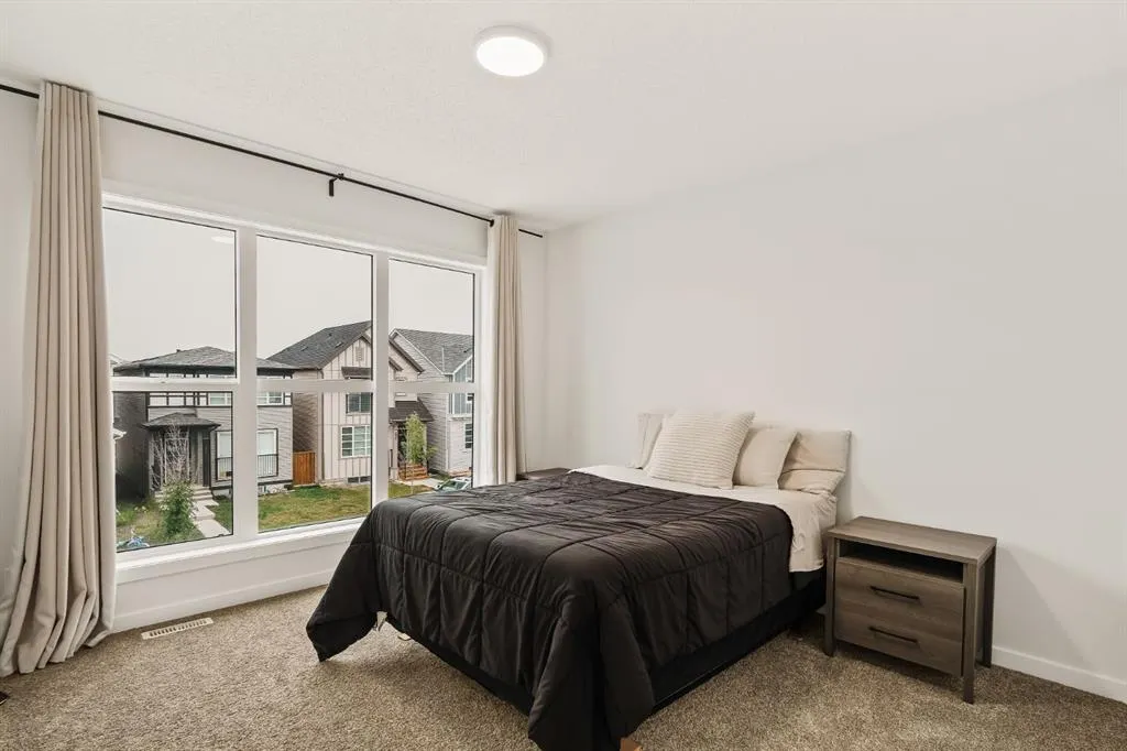 229 Walgrove Way SE
