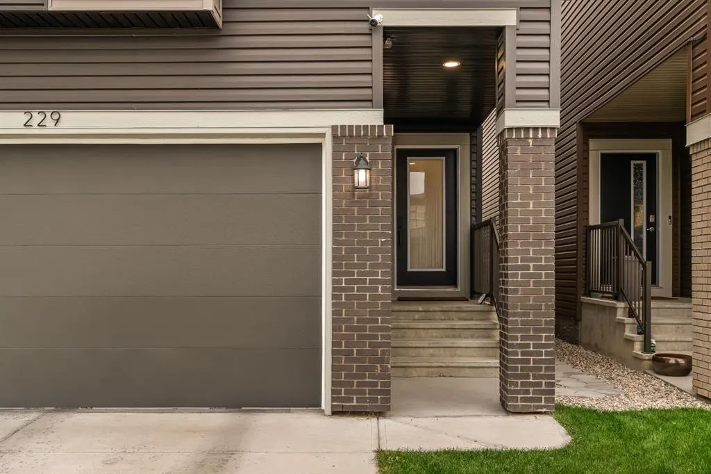 229 Walgrove Way SE