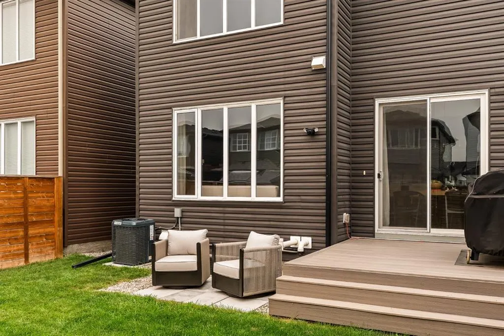 229 Walgrove Way SE