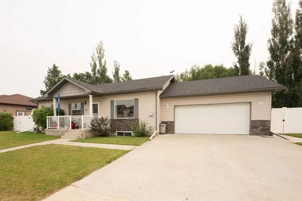 215 Allen Crescent