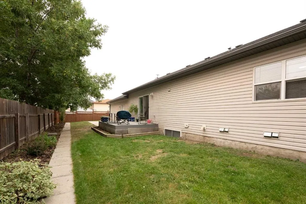 215 Allen Crescent