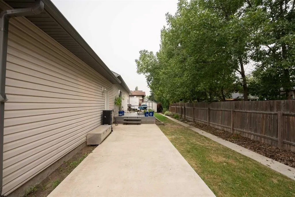 215 Allen Crescent