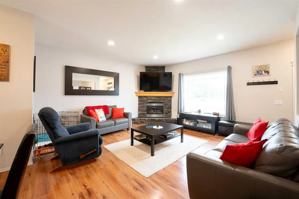 215 Allen Crescent