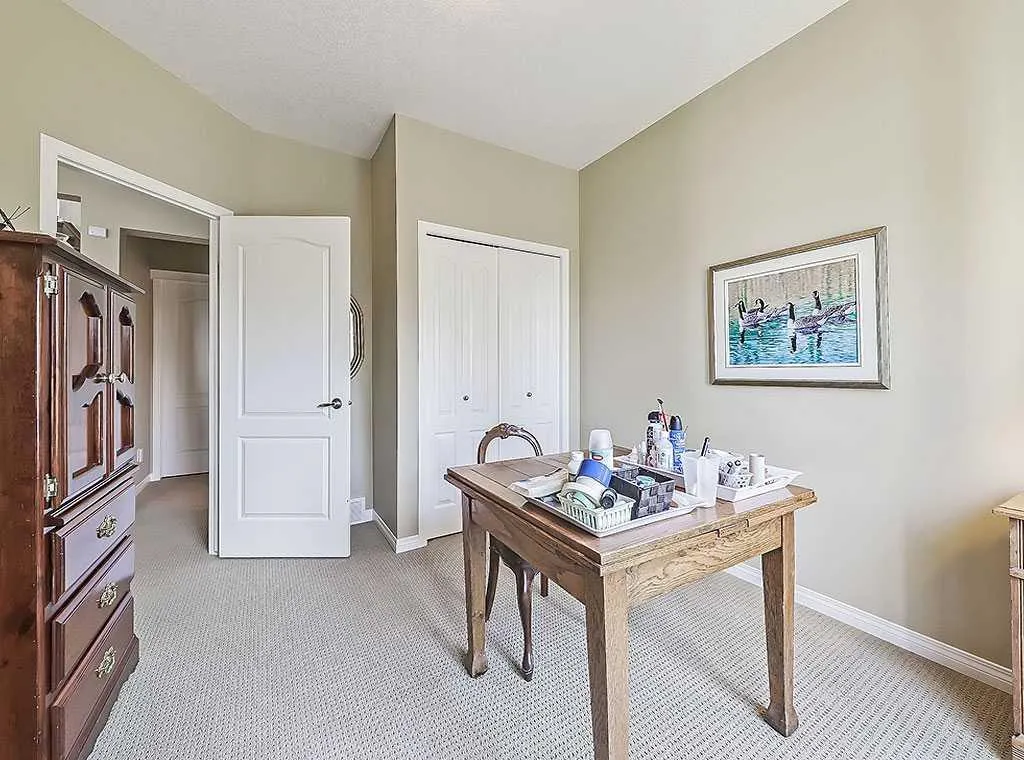 427 Rocky Vista Gardens NW