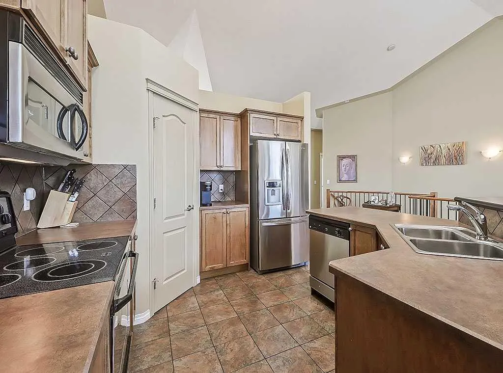 427 Rocky Vista Gardens NW