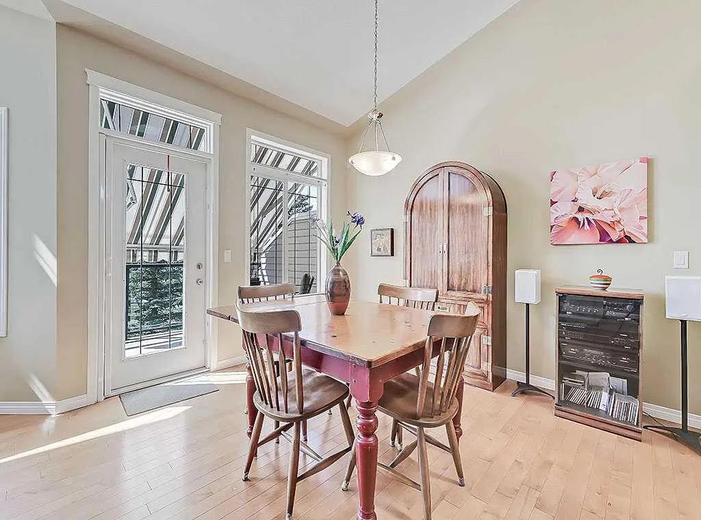 427 Rocky Vista Gardens NW