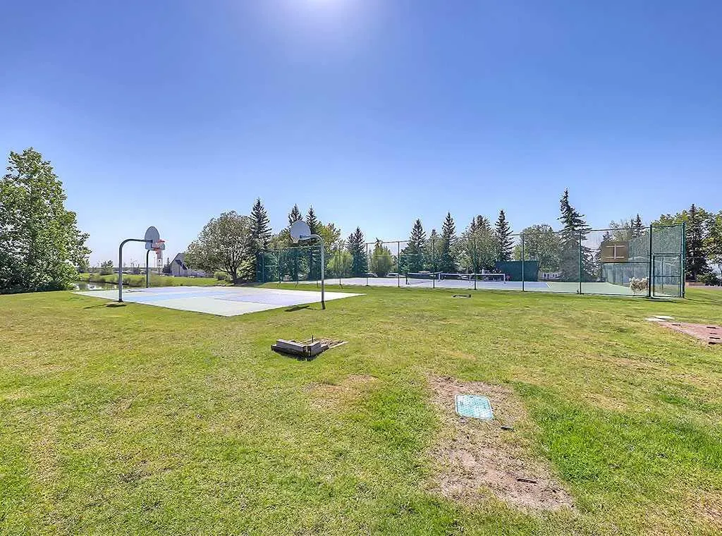 427 Rocky Vista Gardens NW