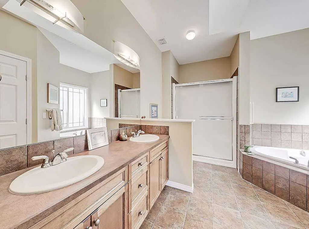427 Rocky Vista Gardens NW