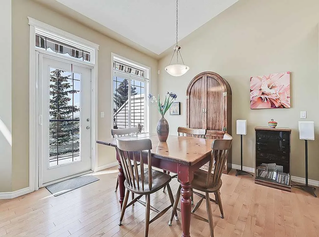 427 Rocky Vista Gardens NW